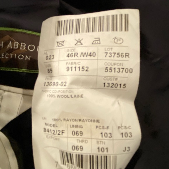 Jospeh Abboud blue pinstripe peak lapel 46R - Picture 9 of 16